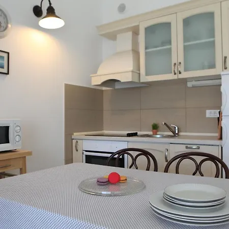 Sea View Apartment *