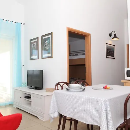 Sea View Apartment *