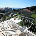 Sea View Apartment *